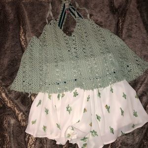 Adorable Free People Crochet Top 🌴